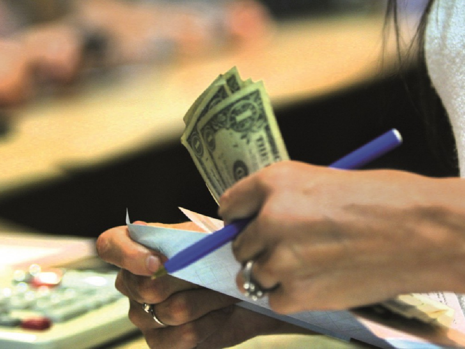 El dólar abre a $ 77 en el Banco Nación
