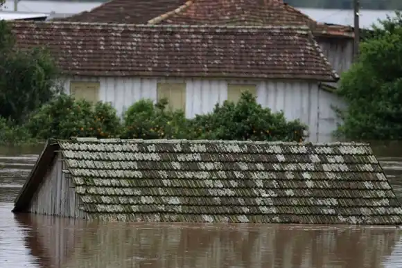 Aumentan a 22 los muertos por el paso de un ciclón en el sur de Brasil