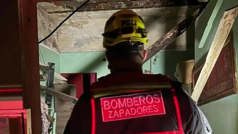 Se cayó el techo de una casa en zona sudoeste y un hombre de 67 años resultó herido