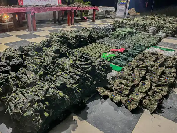 EJÉRCITO de COLOMBIA INCAUTA arsenal de guerra y material de intendencia al CLAN del GOLFO