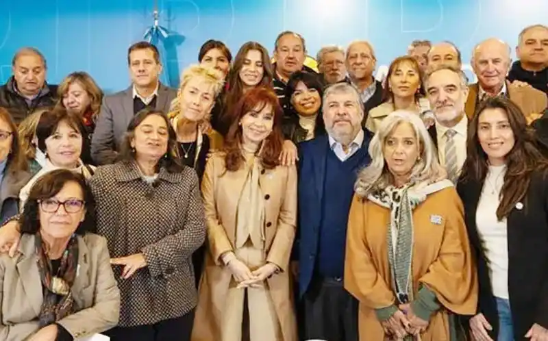 Cristina Kirchner recibió la confirmación del fallo de la Corte rodeada de dirigentes propios en la sede del PJ