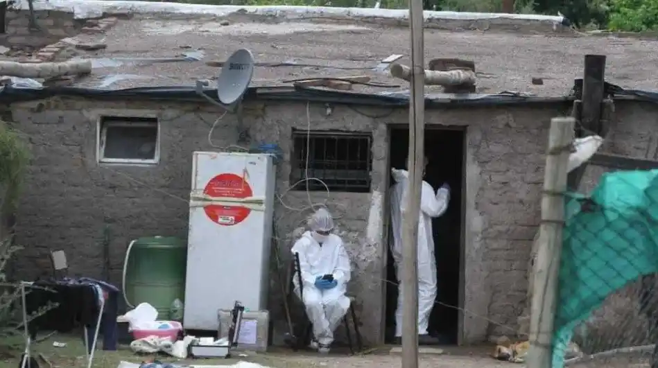 Encontró a su mujer con su mejor amigo: la apuñaló y mató al amante