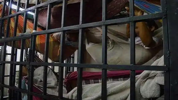 HACINAMIENTO Y ENFERMEDADES acaban con la vida de detenidos en comisarías de 5 estados