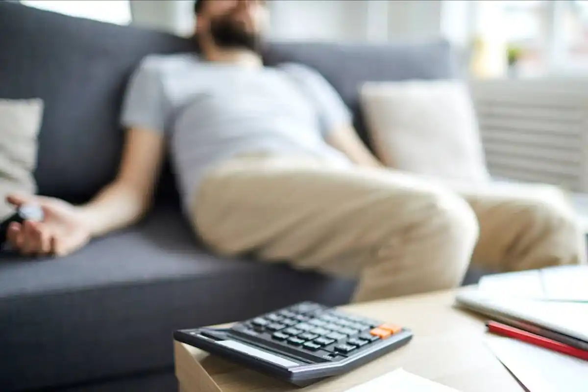 Nuestro amigo, el eterno deudor