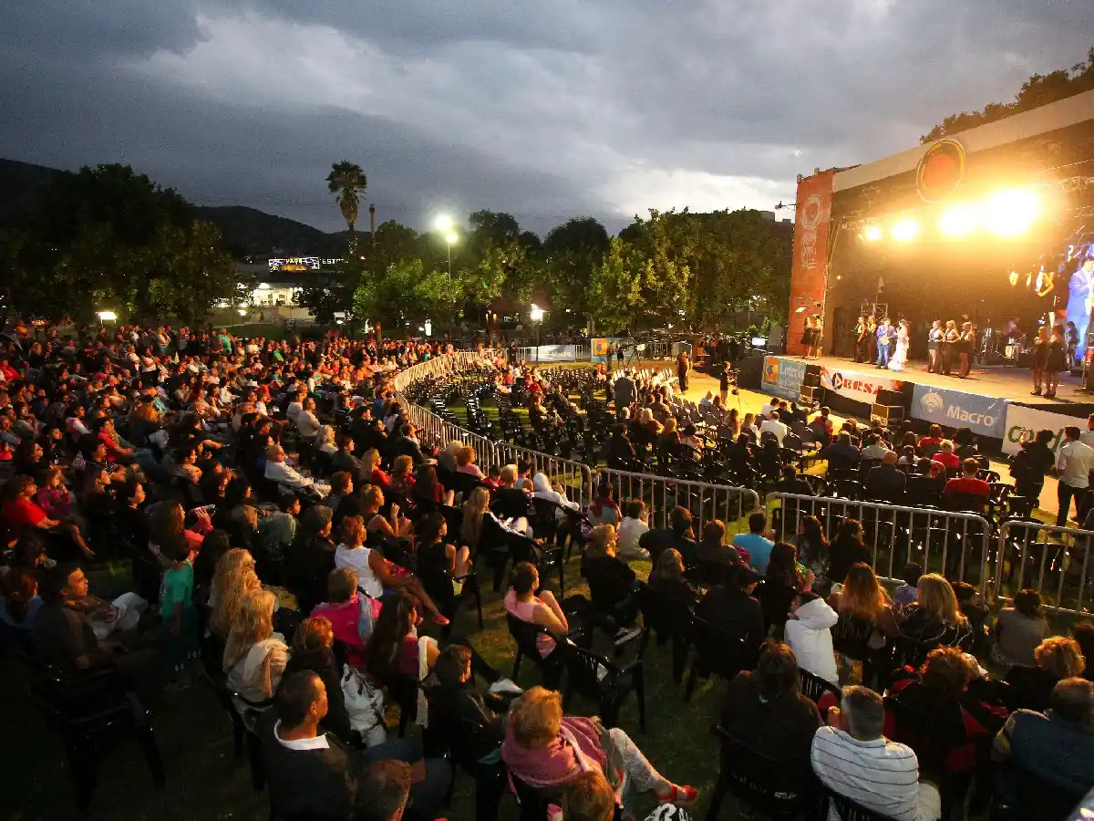 Con la un recital de Marcela Morelo arrancó la temporada en Carlos Paz