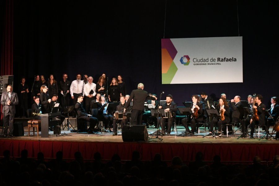 Rafaela disfrutó de la Gala de víspera de 25 de Mayo en el Cine Belgrano