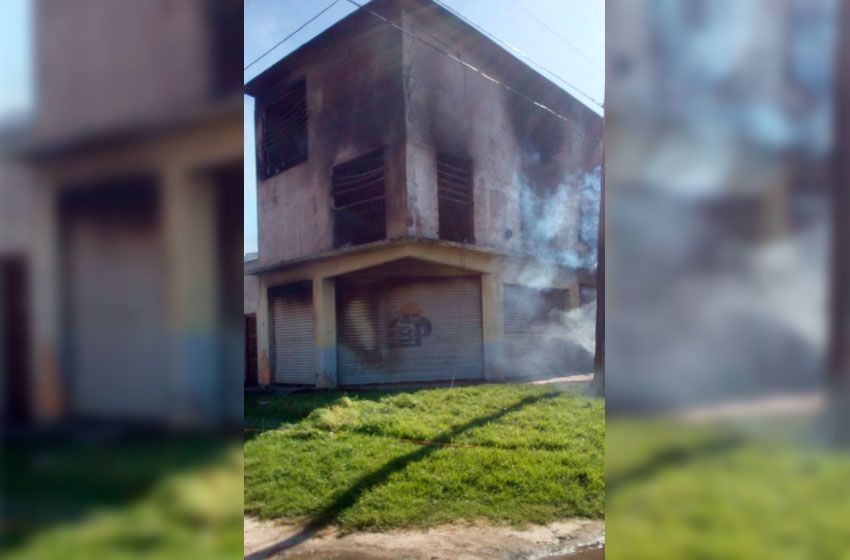 Sigue internada "muy grave" la mujer y sus hijos continúan en terapia intensiva