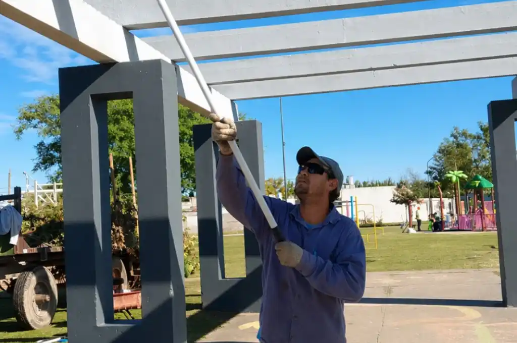 Se intensifican las tareas de mantenimiento y renovación en la Plaza Honda,