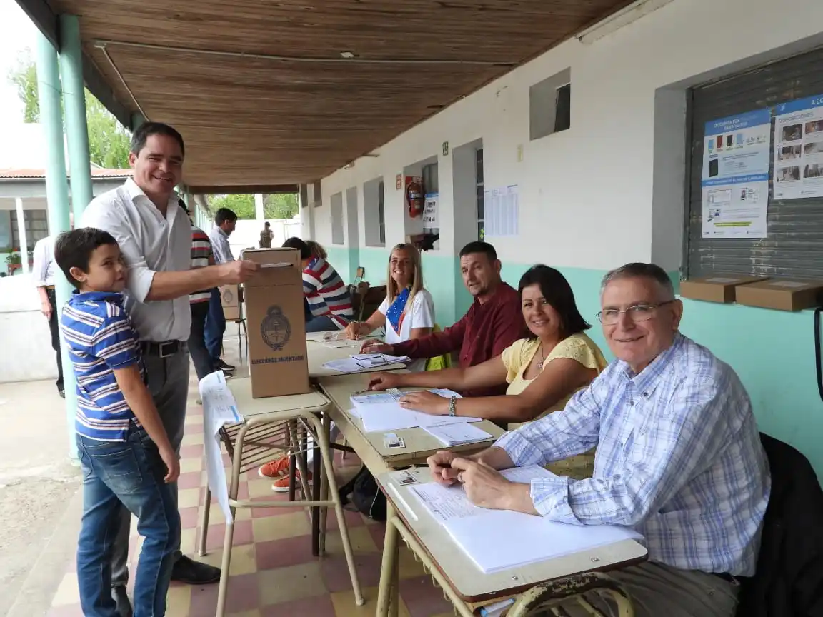 Fuerte corte de boleta en Larroque: ganó Macri y los legisladores del Frente para Todos