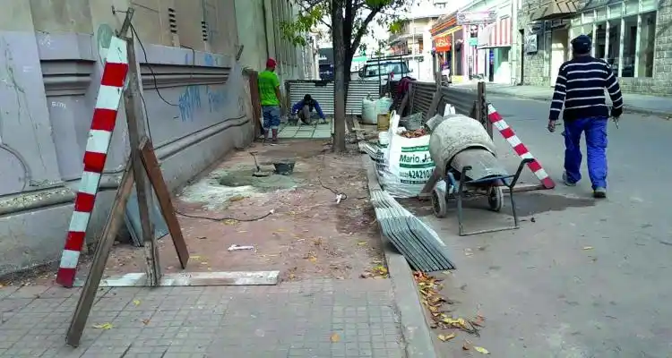 Más de $ 1.700.000 para refaccionar veredas en escuelas
