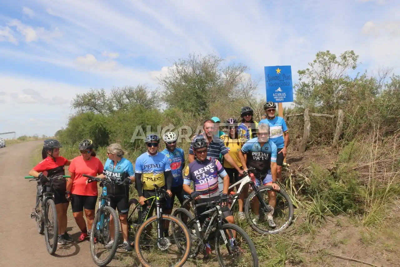 En recuerdo al gualeguaychuense Alejandro Pelayo, fue descubierto un cartel en el lugar donde falleció