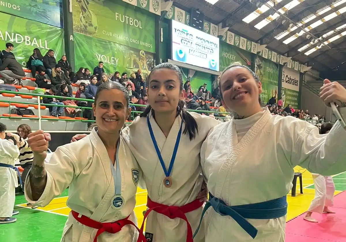 Rosa Parson, Abril Barria y Lucía Oyola Montenegro. Gran performance del karate local en Mar del Plata