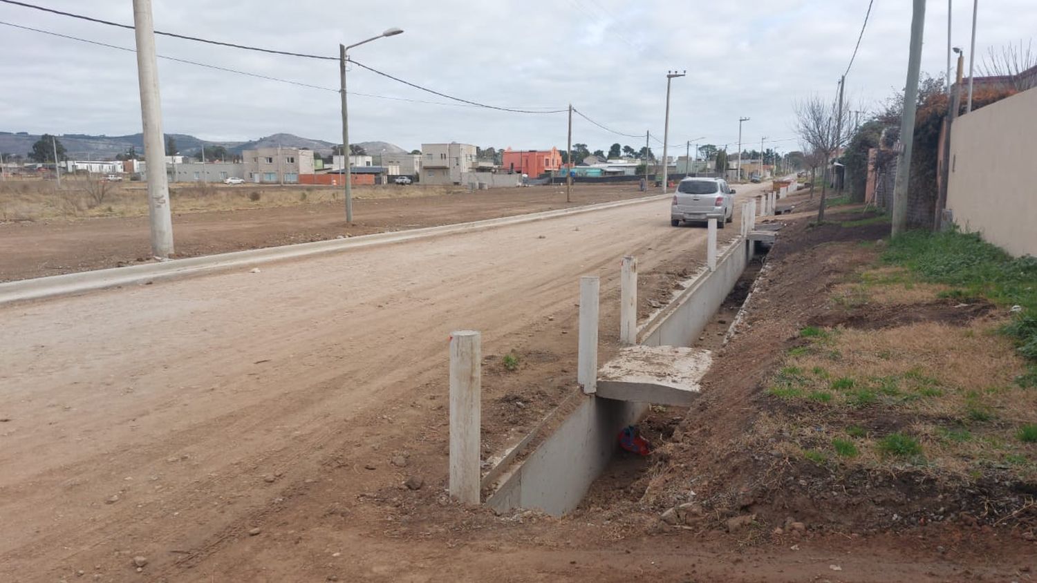 La obra de infraestructura a ambos lados de la cuadra de Segundo Sombras al 3200.