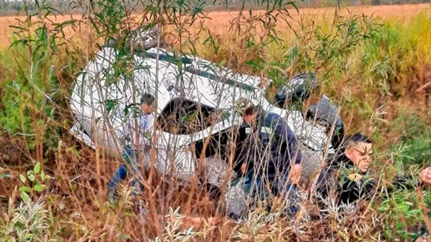 Volcó y lo rescataron horas más tarde con hipotermia