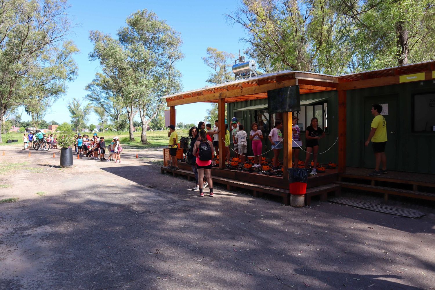 Visita de la colonia municipal al parque Minuanes