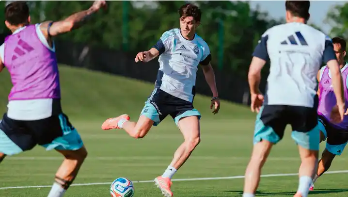 Leonardo Balerdi se quedó fuera del Mundial por lesión (@Argentina)