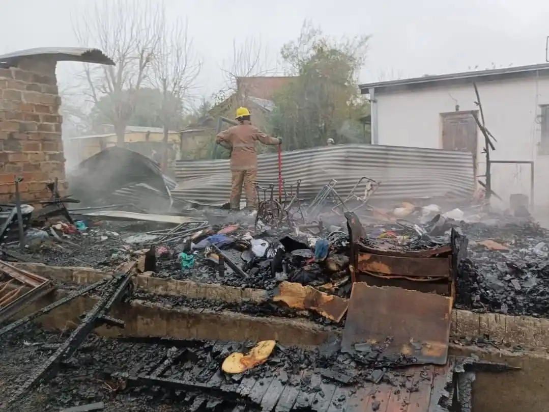 Intervinieron Voluntarios de Concordia en incendio en Puerto Yeruá