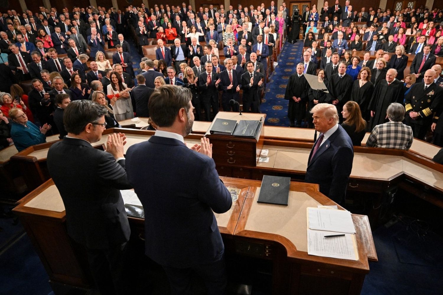 TRUMP se desata en el CONGRESO: busca  fondos para deportar migrantes y declara la guerra a los carteles mexicanos