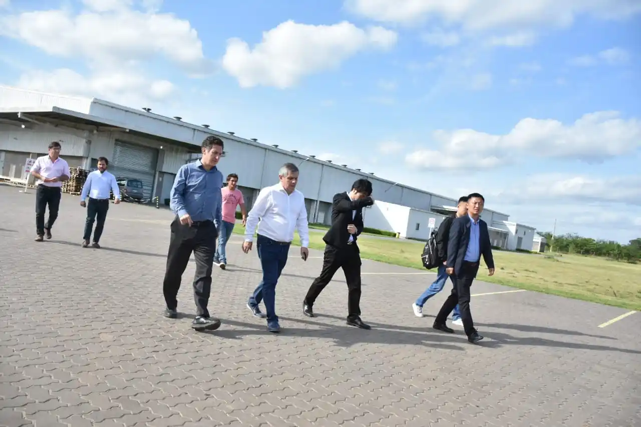 Tras reunión con empresarios de China, Britos evalúa la llegada de otras firmas para que trabajen extrabajadores de Paquetá