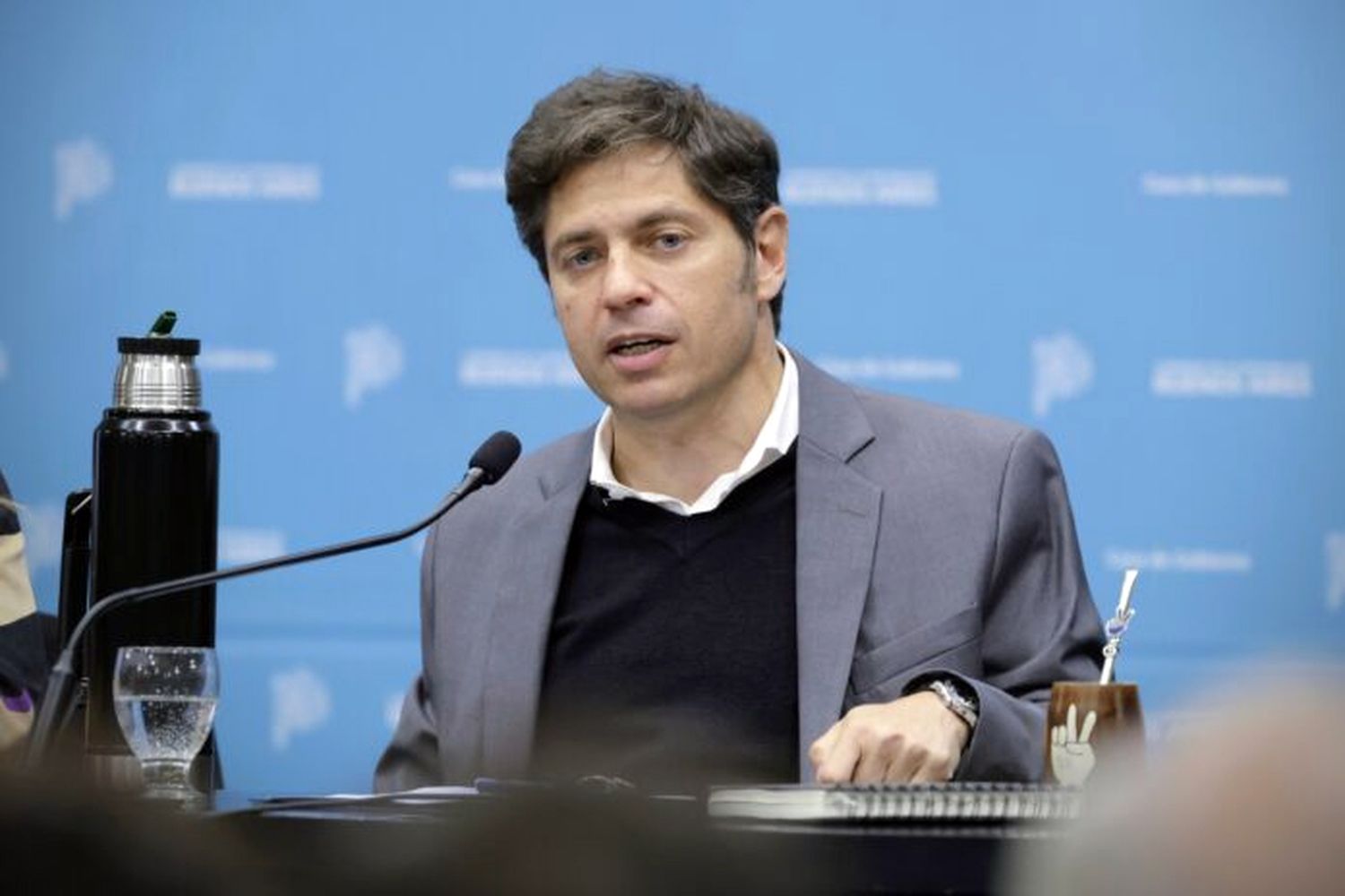 El gobernador Axel Kicillof en conferencia de prensa.