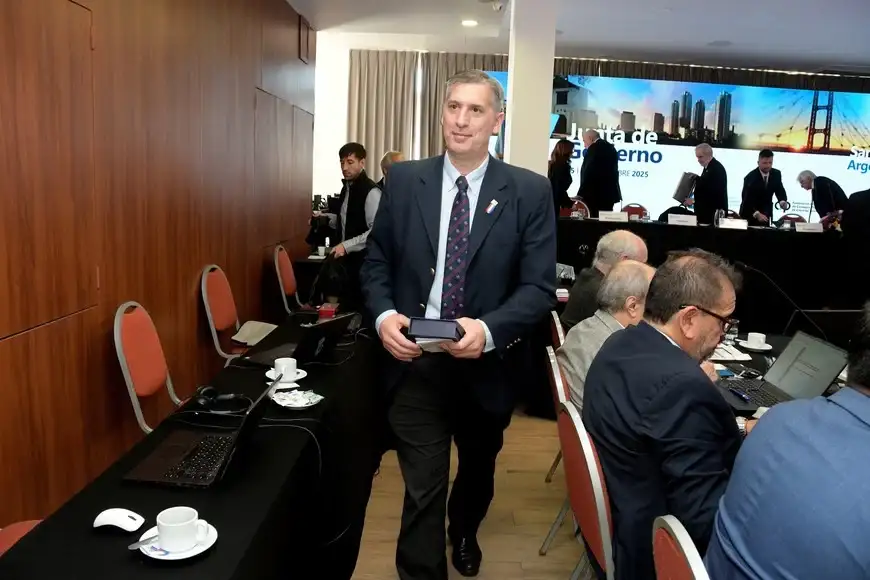 Olivares admite que en el cuatrimestre los recursos federales siguen a la baja