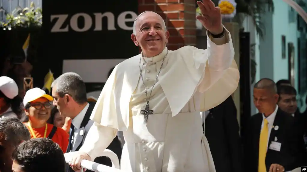 El papa pide protección para mujeres y niños en Tailandia