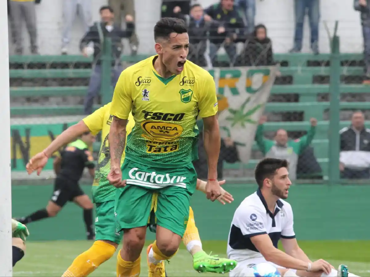 Feriado, pero el fútbol no se toma descanso