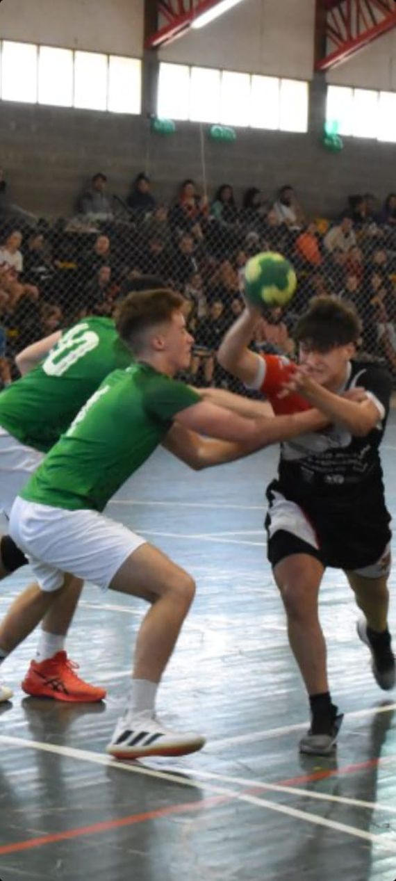 Defensa Tandil se clasificó para las semifinales en ambas ramas