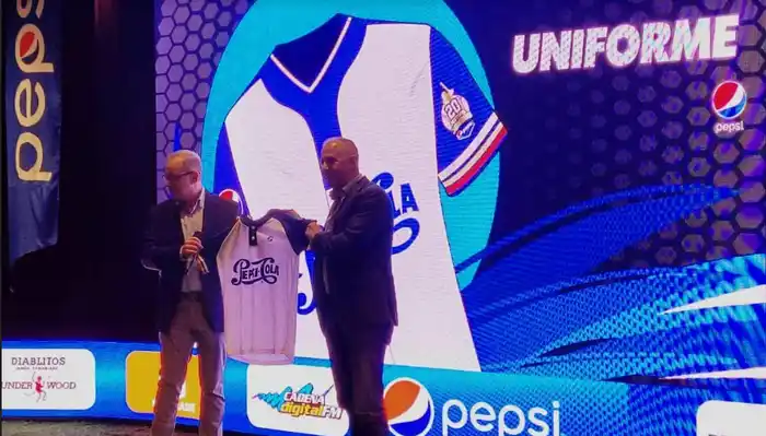 También se presentó el uniforme que se usará en el Festival del Jonrón en noviembre. Foto suministrada