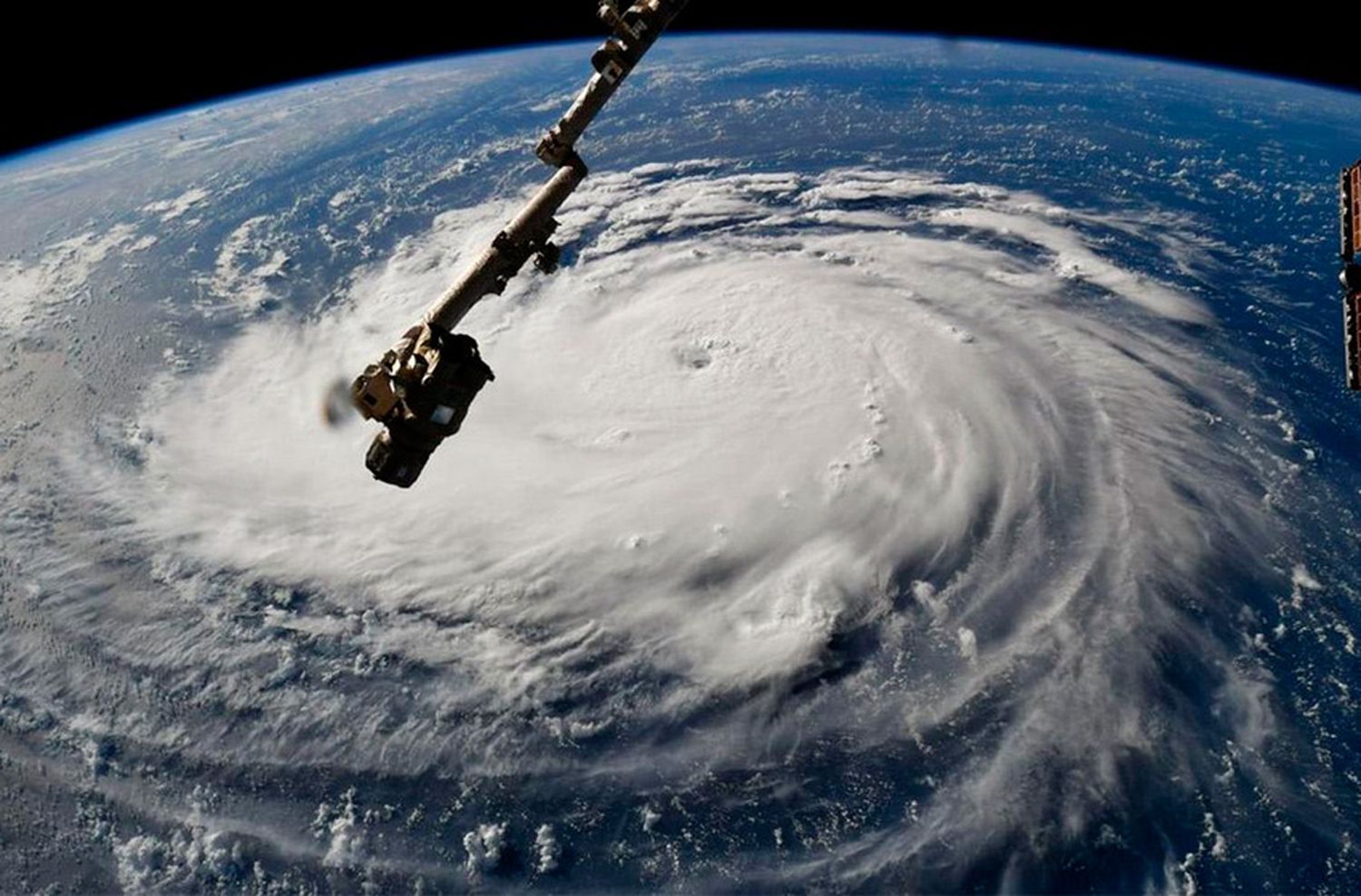 El huracán Florence ya se cobró la vida de cinco personas