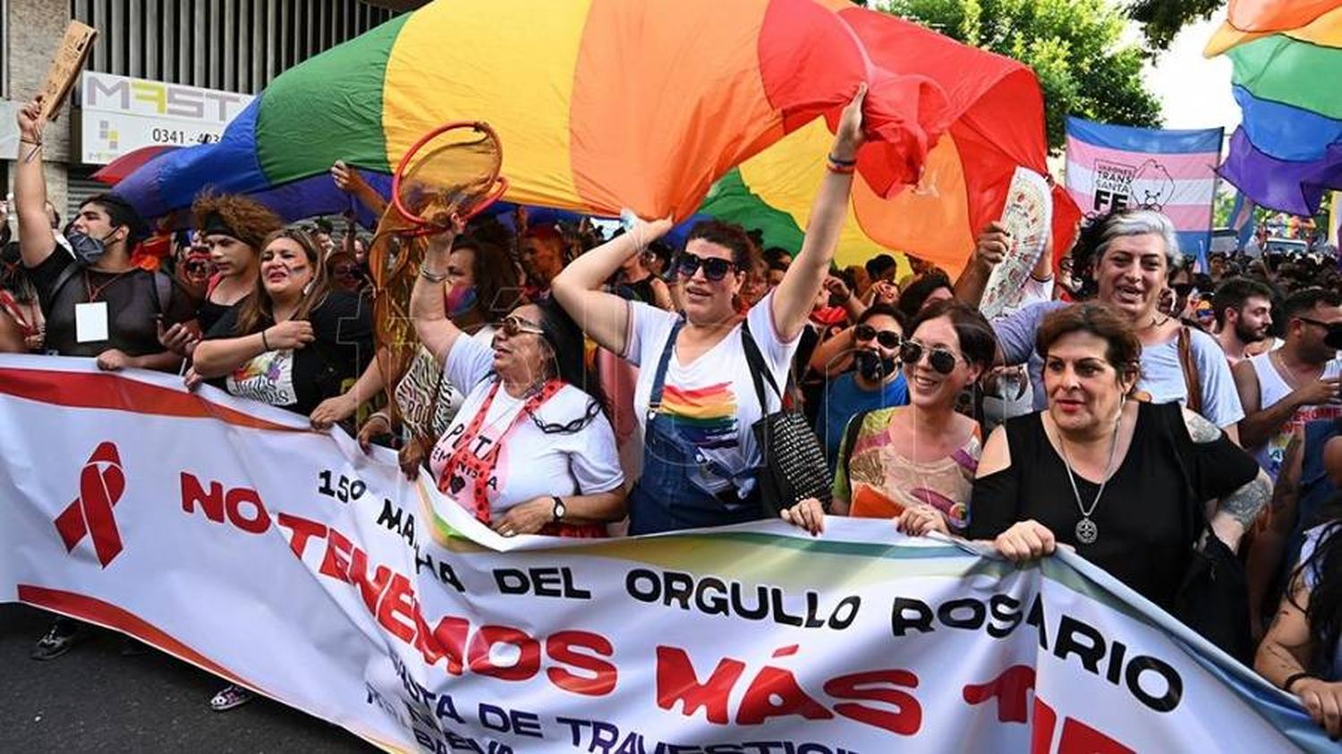 Miles de personas colmaron las calles de Rosario en la 15° Marcha del Orgullo LGTBIQ+