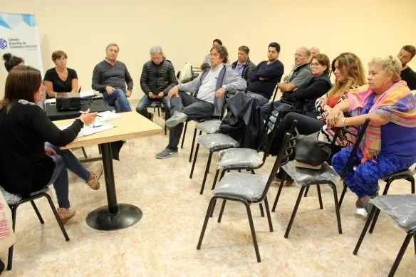 La posibilidad que tienen los comerciantes de dar el primer empleo a los jóvenes   