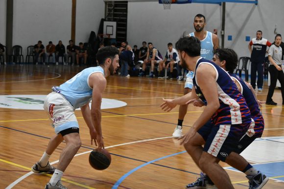 Básquet: Náutico ganó y culminó la primera ronda del Pre Federal puntero