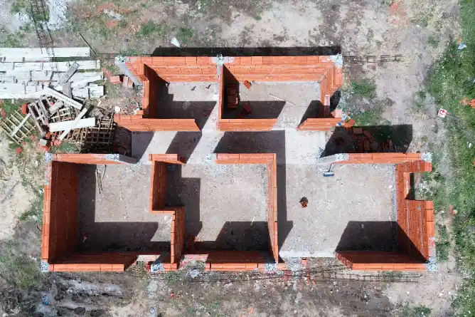 El intendente Javier Gastón recorrió los predios en los que se construyen casi 100 viviendas