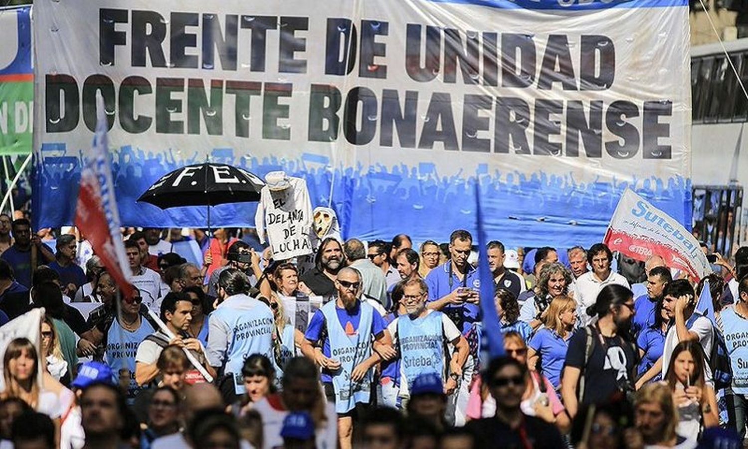 Vidal retoma la paritaria docente en medio de una movilización de maestros en La Plata