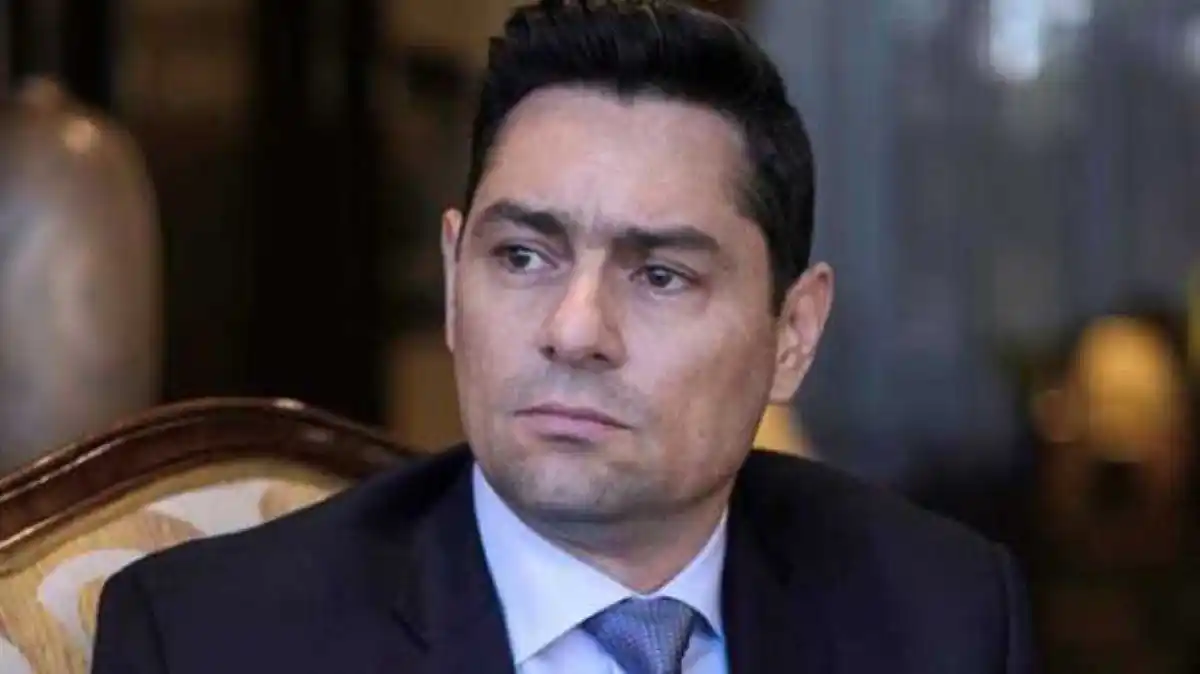 PRIMEROS EFECTOS DEL APAGÓN AL INTERINATO: Vecchio renunció a la embajada de Venezuela en EE.UU. (CARTA)