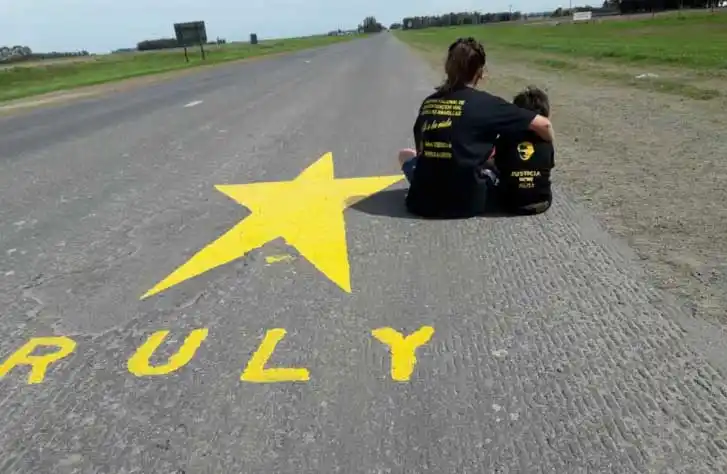 Repintaron una estrella amarilla en la ruta 228