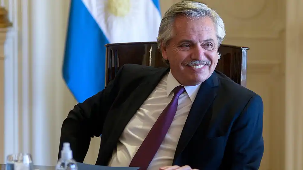 Fernández: "Se abre un camino de esperanza pero la pandemia aún no ha terminado"