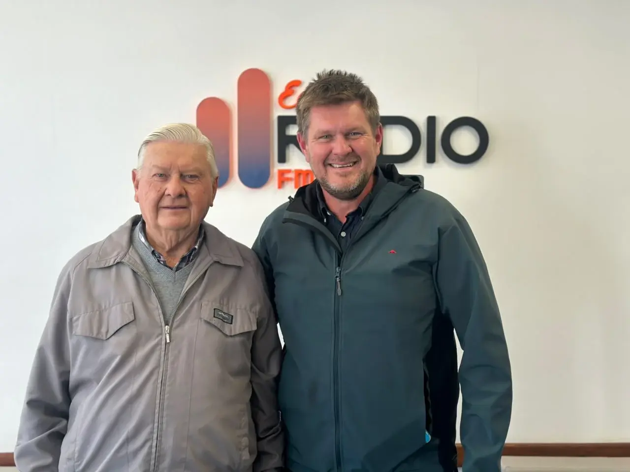 Carlos y Pablo Mussegaard, integrantes de la colectividad danesa, durante la entrevista en Ecos Radio.