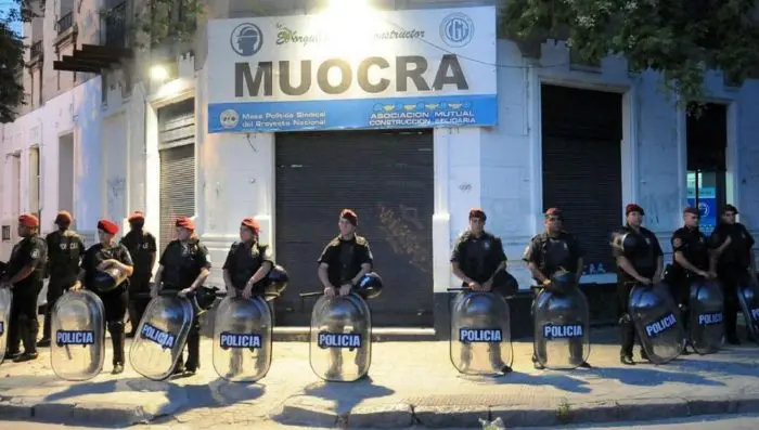 Tras detenciones, encuentran documentación de la Uocra en un arroyo