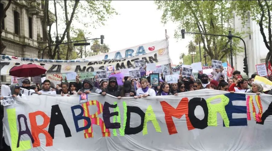 Gran movilización para pedir justicia por el femicidio de Brenda, Morena y Lara