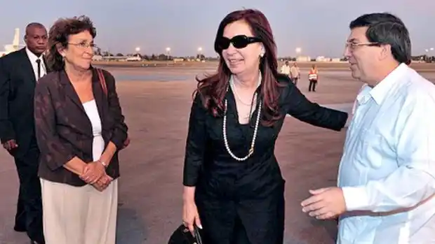 Cristina visitó a Chávez luego de una reunión con los hermanos Castro