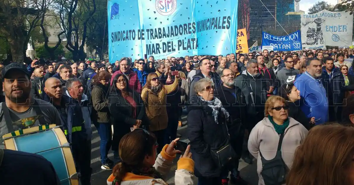 Municipales amenazan parar si el jueves no se depositan sus salarios