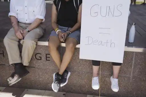 La NRA inauguró su convención anual en Houston el viernes, días después de que 19 estudiantes y dos maestros murieran en un tiroteo en Uvalde. 