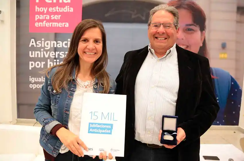 Raverta participó de un encuentro con beneficiarios e hizo entrega de la Jubilación Anticipada N° 15 mil