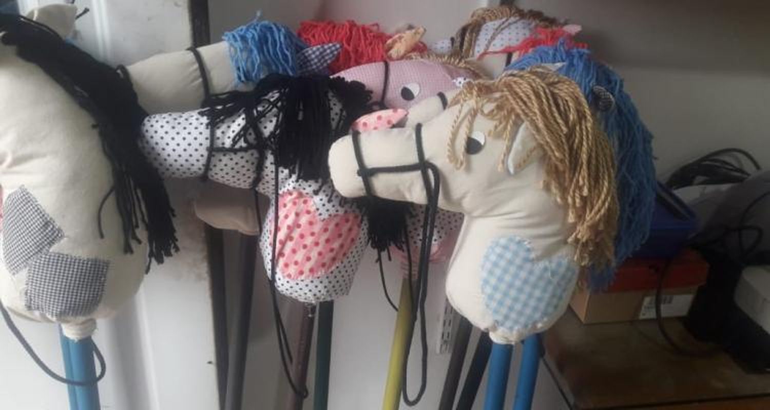 Microemprendimientos en cuarentena: Celia, la jubilada que cose mientras extraña a su “familión”