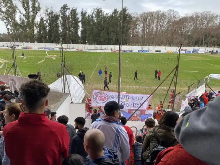 Video: Los barras de Alem festejaron haber atacado a tiros a los hinchas de Luján