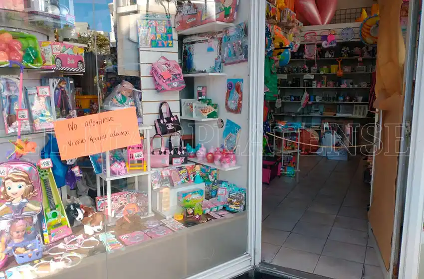 Asaltaron una juguetería en pleno centro por tercera vez en el año: "Estamos remando en concreto"