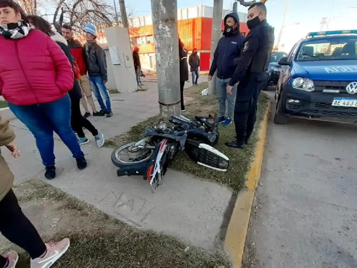 Interprovincial: murió una motociclista de 19 años al chocar contra una columna
