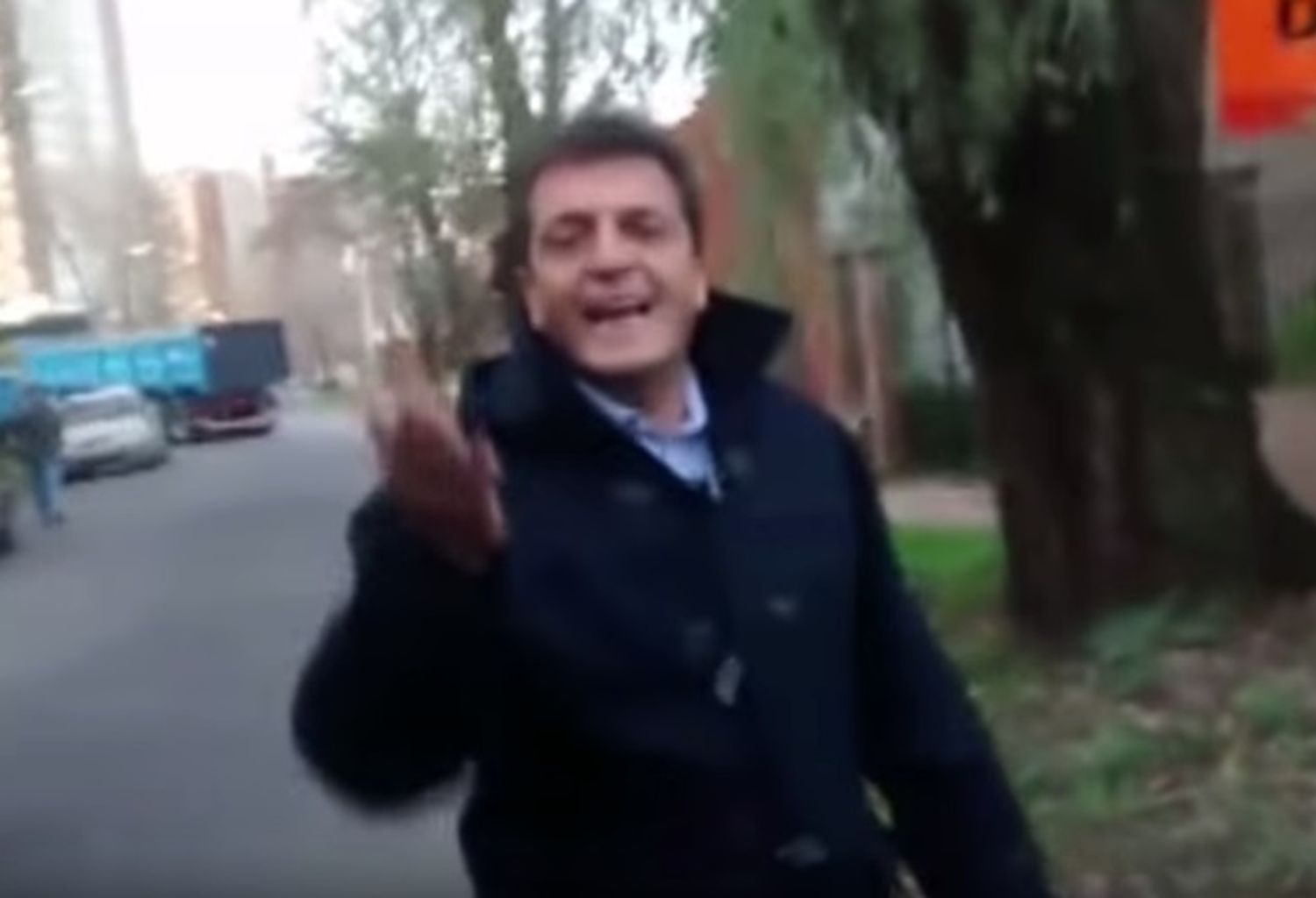 Video: Duro cruce entre Massa y los inundados de Tigre: "Ladrones, chorros"
